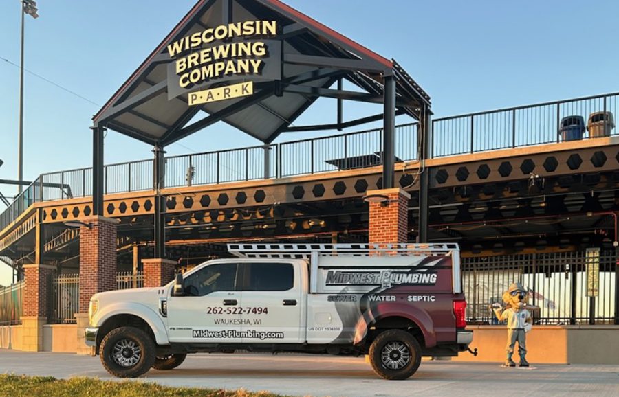Midwest Plumbing Partners with Lake Country Dockhounds